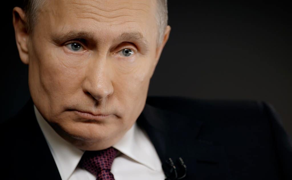 Putin no asistirá a cumbre de BRICS para evitar orden de arresto.